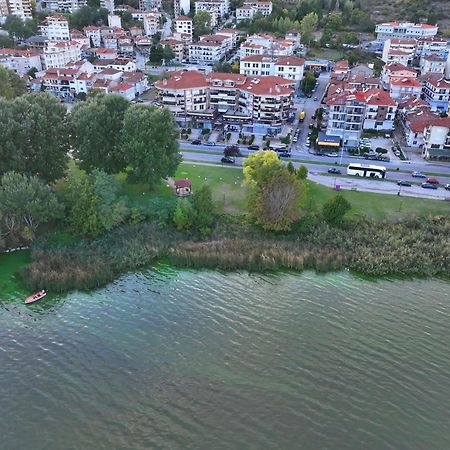 קסטוריה Swan Lake Front Apartment מראה חיצוני תמונה